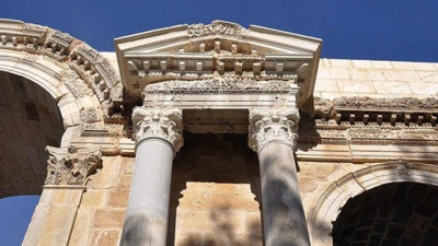 Anavarza Antik Kenti'nde heyecanlandıran izler