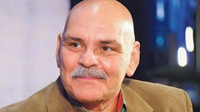 Ünlü sinema ve tiyatro oyuncusu Rasim Öztekin'in acı günü. Ağabeyi Zeki Bülent Özker yaşamını yitirdi