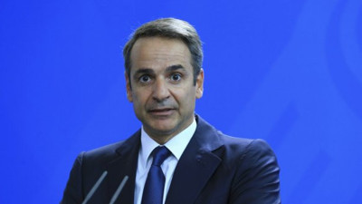 Yunan Başbakan'a aşı tepkisi