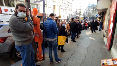 Şişli'de mezeci kuyruğu