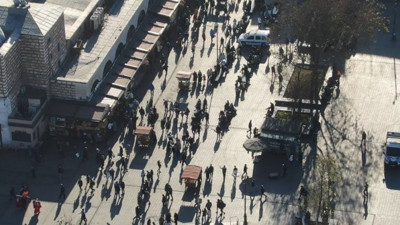 Eminönü’ndeki yoğunluk böyle görüntülendi