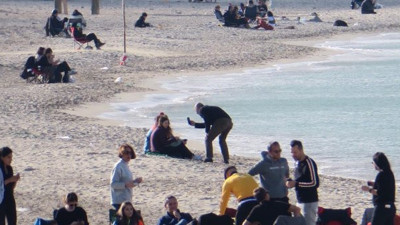 Güneşi gören sahile koştu