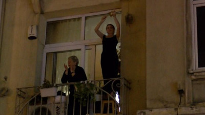 Kurtuluş’ta gelenek bozulmadı. Yılbaşı yine böyle kutlandı