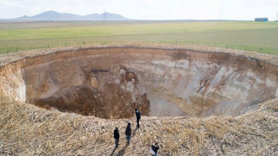 Aman Allah'ım bu da mı olacaktı. Konya'daki çöküntülerin nedeni belli oldu. Malezya'da Tahran'da Hollanda'da oluyor