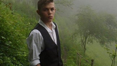 Türkiye halk düşmanı teröristlerin öldürdüğü 15 yaşındaki Eren Bülbül’ün mesajını konuştu. Seni unutursak yıkılsın bu dünya çocuk!