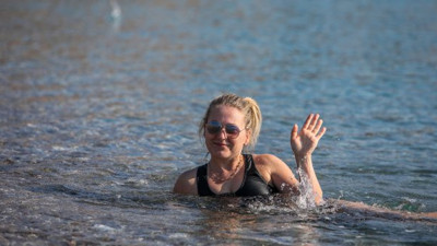 Antalya'da turistler Ocak ayında denize girdi