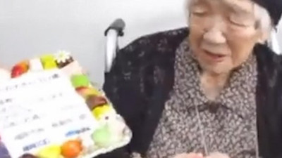 Dünyanın en yaşlı insanı bir yaşına daha bastı