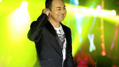 Serdar Ortaç ile Çinli Bakan Vang Yi’nin benzerliği olay oldu