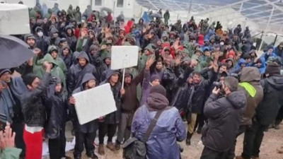 Bosna Herkes'te mülteciler kötü yaşam koşullarını protesto etti