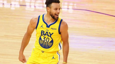 Stephen Curry 62 sayıyla kariyer rekoru kırdı, Warriors kazandı