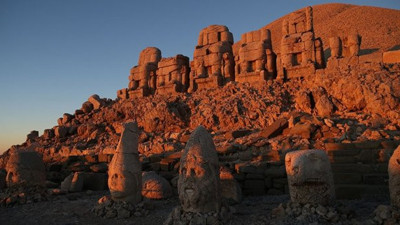 Dünya mirası Nemrut’a ziyaretçi akını