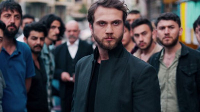 Çukur dizisinde başrol dahil üç oyuncu daha diziye veda etti. Filiz Taçbaş, Baki Davrak ve Hazal Subaşı diziden ayrıldı