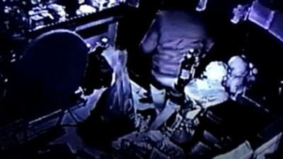 Tekirdağ'da büfeye çuvalla girdiler ne var ne yok alıp götürdüler