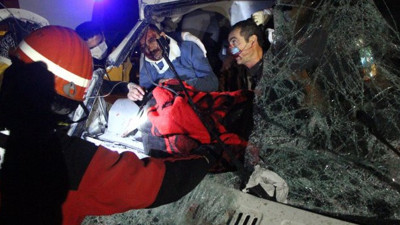 Kontrolden çıkan TIR ortalığı savaş alanına çevirdi