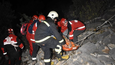 Kaya parçasıyla birlikte uçuruma yuvarlandı