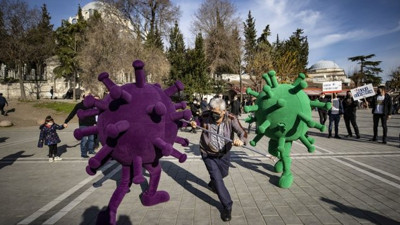 Virüs maskotları kurallara uymayanları uyardı