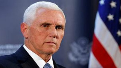 Kongre binasında Mike Pence'in zor anları. Son dakika açıklaması yaptı