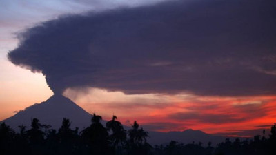 Merapi Yanardağı'nda çifte patlama