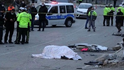 Belediye işçilerini taşıyan servis devrildi