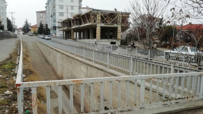 Mucur’da çarpık kentleşmenin önüne geçilemiyor. İYİ Parti İlçe Başkanı duyurdu.