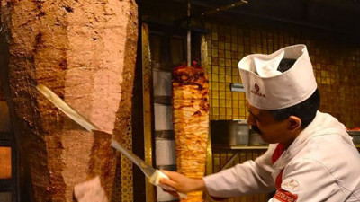 Bir dönerci açtı bütün ülke karıştı. Tepkiler çığ gibi büyüyor