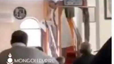 Yeliz olarak bilinen AKP'li Ahmet Hamdi Çamlı Türk'ün Türk'ten başka dostu yoktur diyen imamı hedef yaptı