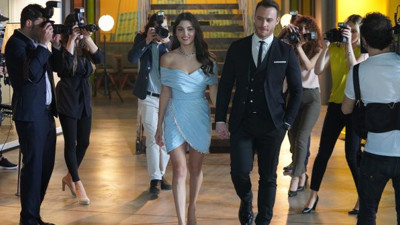 Ünlü dizi Sen Çal Kapımı final mi yapıyor. Başrol Hande Erçel açıkladı