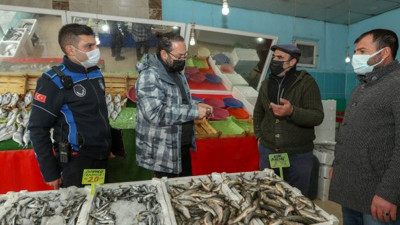 Van'da ekiplerden balon balığı denetimi