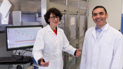 Amatör futbolcuydu. Prof. Dr. Uğur Şahin bu fotoğraftan 35 yıl sonra dünyayı değiştirdi