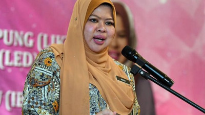 Malezya'da iki bakan korona virüse yakalandı