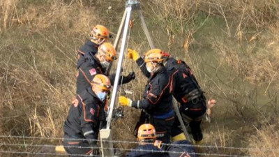 AFAD İstanbul'da suyu çekilen barajda nefes kesen tatbikat yaptı