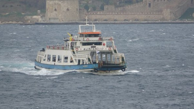 Gökçeada ve Bozcaada'ya feribot seferine fırtına engeli