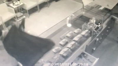 İstanbul'da polis de kuyumcu da hırsızlar da şok geçirdi. Böylesi ne duyuldu ne görüldü