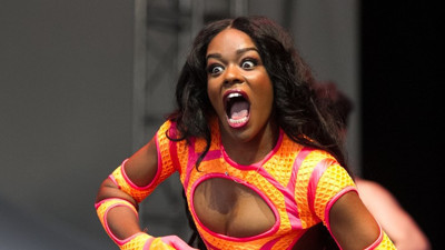 Ünlü şarkıcı sevenlerini dehşete düşürdü