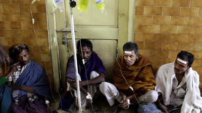 Hindistan'da sahte içki tüketen 11 kişi hayatını kaybetti