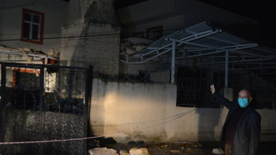 Fırtına yüzünden caminin minaresi uçtu