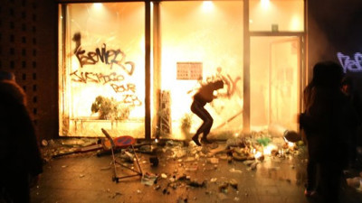 Belçika yanıyor. Ateşe verdiler