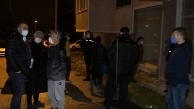 Bursa'daki evinden gördü koşa koşa gitti. Suyla yıkadı yetkililer akın etti