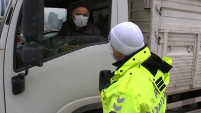 İstanbul'da kış lastiği denetimi yapıyorlardı. Sürücünün cevabı polisleri şok etti