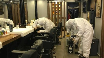 Fatih'te berber ve kuaförler dezenfekte edildi