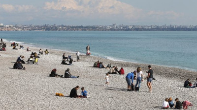Antalya’da ocak ayında deniz keyfi yaptılar