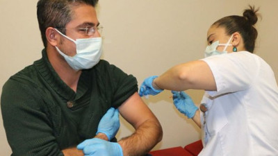 İstanbul'da 2 günde 110 bini aşkın sağlık çalışanı CoronaVac aşısı oldu