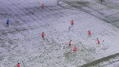 Bilin bakalım bu fotoğrafta kaç Sivassporlu var? 20 puanlık uzmanlık sorusu. Portakal renkliler de Başakşehirli