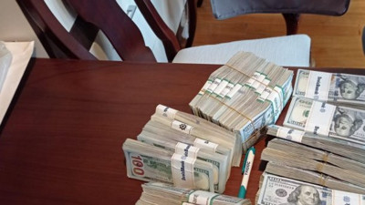 Rüşvetçinin evindeki bavulda 1,5 milyon Euro çıktı. Bu defa ayakkabı kutularında değil bavulda milyon Euro vardı!