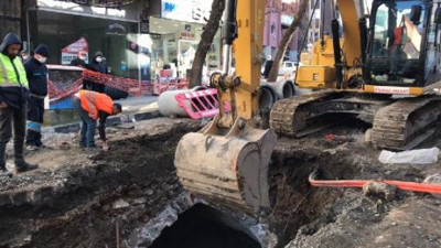 Trabzon'da kepçenin darbesiyle bir anda ortaya çıktı. Yetkililer alanı koruma altına aldı