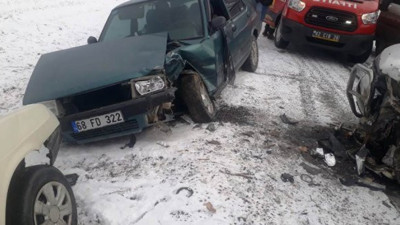 Konya'da zincirleme kaza ölü ve yaralılar var