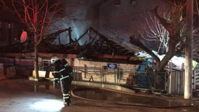 Üç kişilik aile yanmaktan son anda kurtuldu