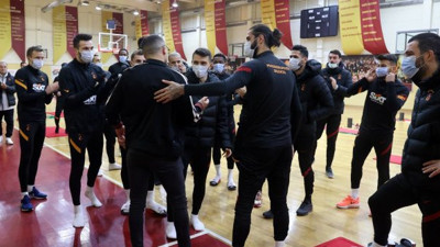 Yılbaşında yaralanan Omar arkadaşları ile buluştu