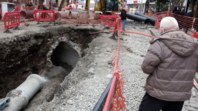 Trabzon'da kepçenin her darbesinde ortaya çıktı. Hazine avcıları kafasını duvarlara vuruyor