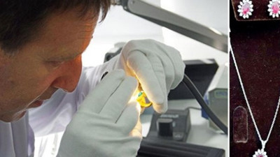 Büyük soygun. Ünlü bir mağazadan 9 bin liraya aldığı takı seti 70 lira çıktı. Hayatının şokunu yaşadı!